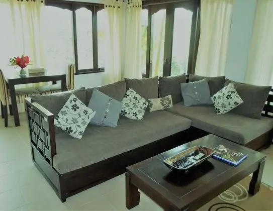 Villa (Tenang)