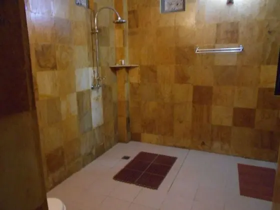 Villa (Tenang)
