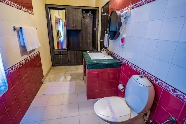 Deluxe Tek Büyük Yataklı Oda, 1 Büyük (Queen) Boy Yatak, Özel Banyo, Bahçe Manzaralı