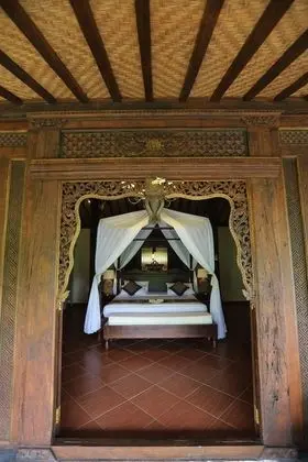 Traditional Tek Büyük Yataklı Oda