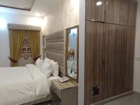 Deluxe Tek Büyük Yataklı Oda