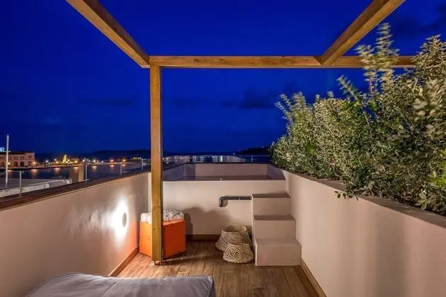 Junior Tek Büyük Yataklı Oda, Havuz Kullanımı, Deniz Manzaralı (Private Terrace)
