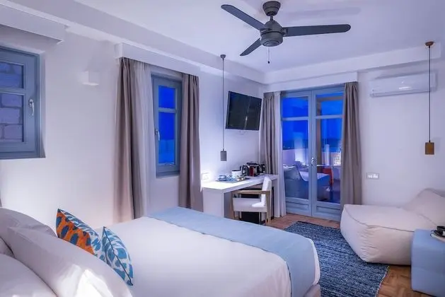 Junior Tek Büyük Yataklı Oda, Havuz Kullanımı, Deniz Manzaralı (Private Terrace)
