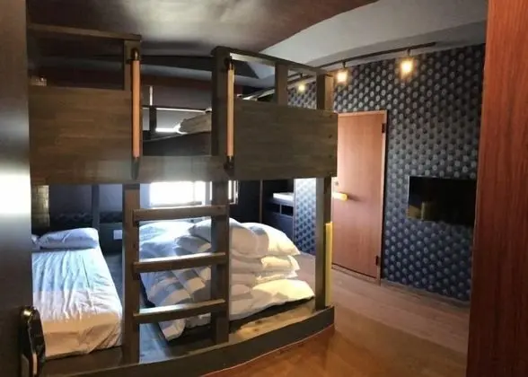 Family Oda, Sigara İçilmez, Ortak Banyo (205)