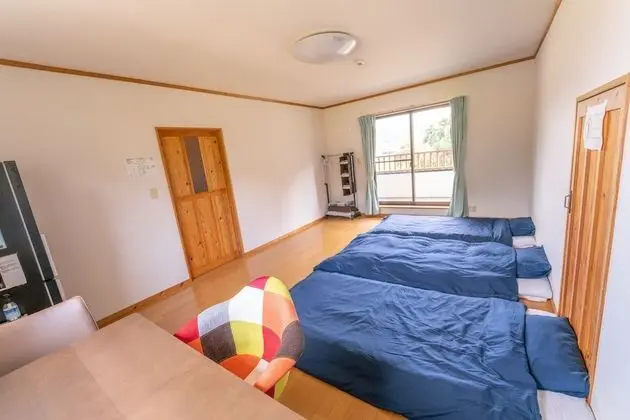 Basic Üç Kişilik Oda, Tepe Manzaralı