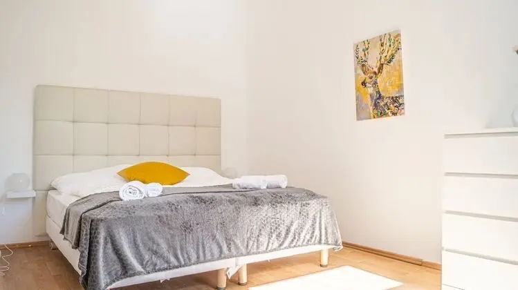 Budget Chic Room