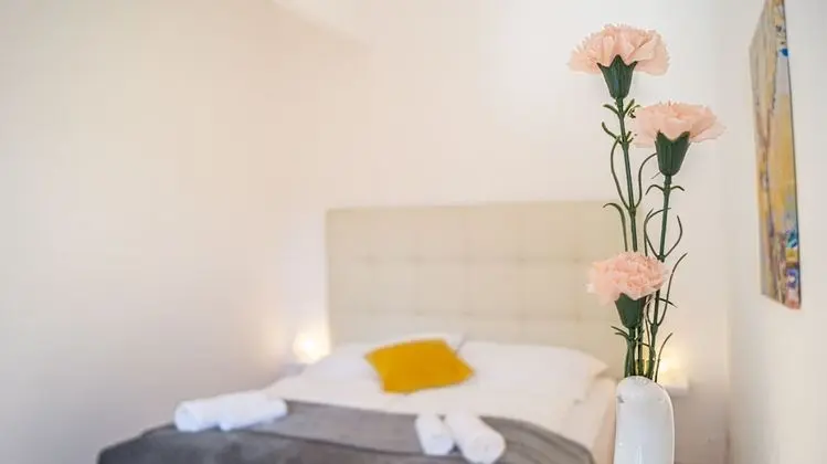 Budget Chic Room