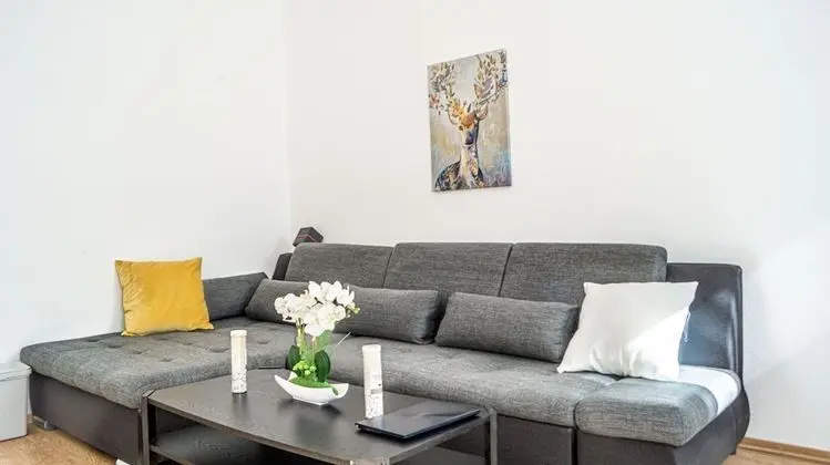Budget Chic Room
