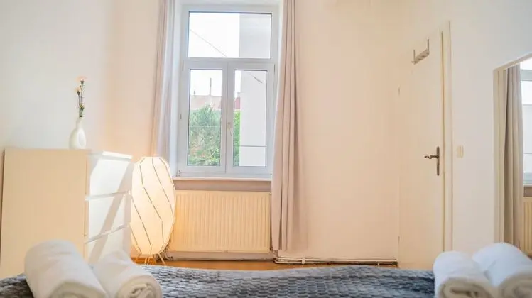 Budget Chic Room