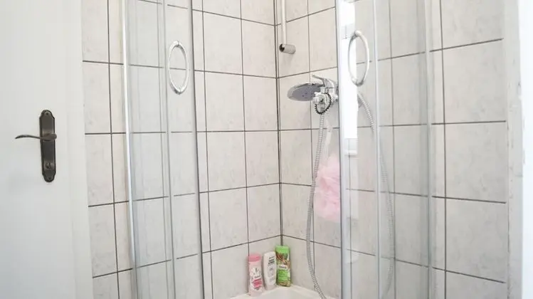 Budget Chic Room