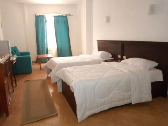 Comfort Tek Büyük veya İki Ayrı Yataklı Oda, Havuz Manzaralı