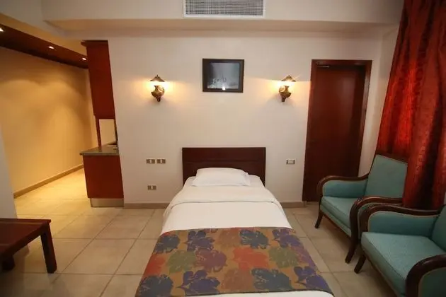 Deluxe Oda, Sigara İçilebilir, Havuz Manzaralı