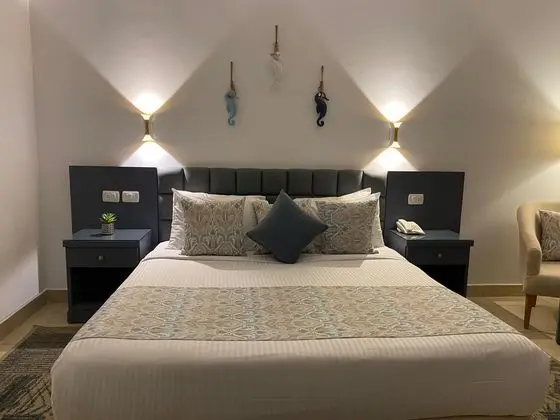 Deluxe Oda, Sigara İçilebilir, Havuz Manzaralı