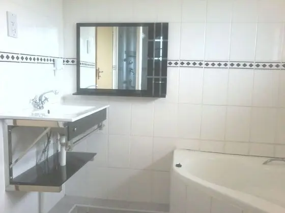 Tek Büyük veya İki Ayrı Yataklı Oda, Ortak Banyo, Bahçe Manzaralı