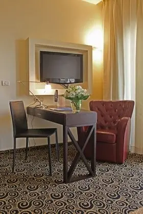 Superior Oda, Balkon, Havuz Manzaralı