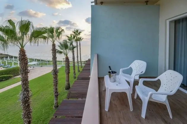 Superior Oda, Balkon, Havuz Manzaralı