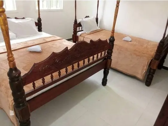 Economy Üç Kişilik Oda, Ortak Banyo