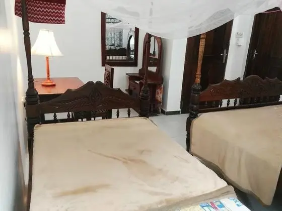 Economy Üç Kişilik Oda, Ortak Banyo