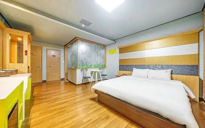 Oda (Semi-special rooms (65-inch TV instal)