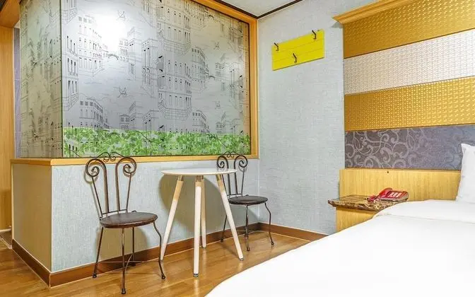 Oda (Semi-special rooms (65-inch TV instal)