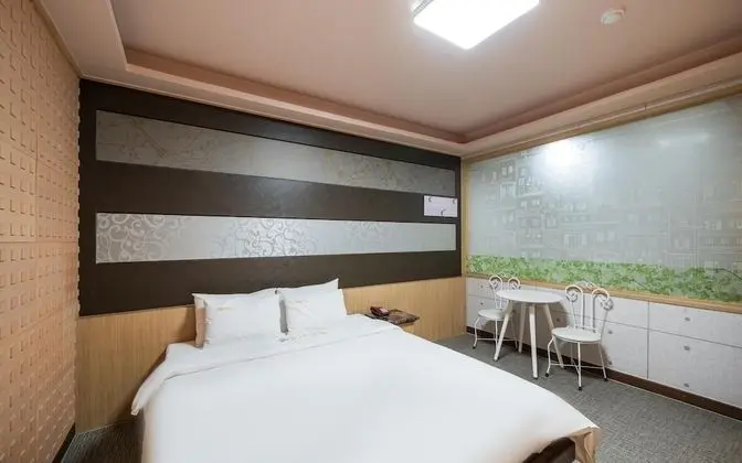 Oda (Standard room (65 inch TV installatio)