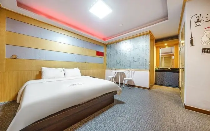 Oda (Standard room (65 inch TV installatio)