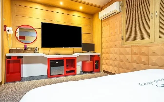 Oda (Standard room (65 inch TV installatio)