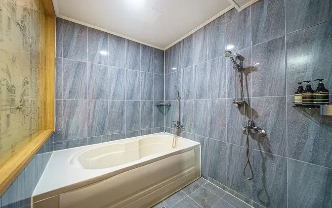 Oda (Standard room (65 inch TV installatio)