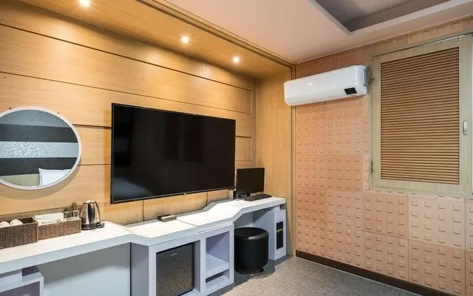 Oda (Standard room (65 inch TV installatio)