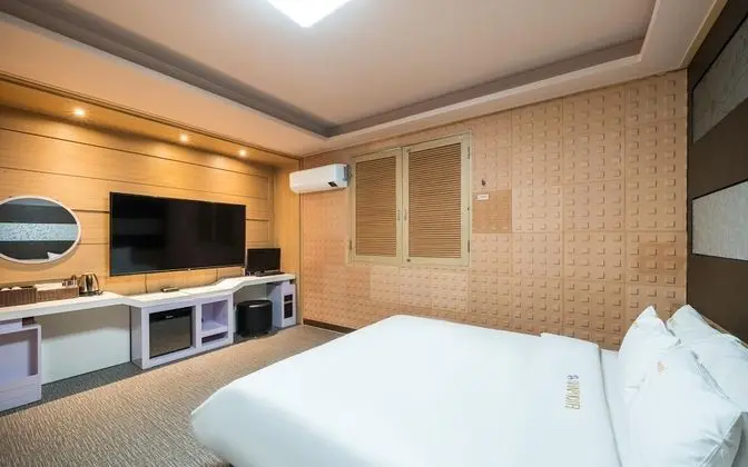 Oda (Standard room (65 inch TV installatio)