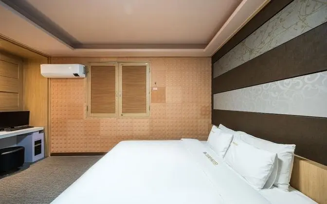 Oda (Standard room (65 inch TV installatio)