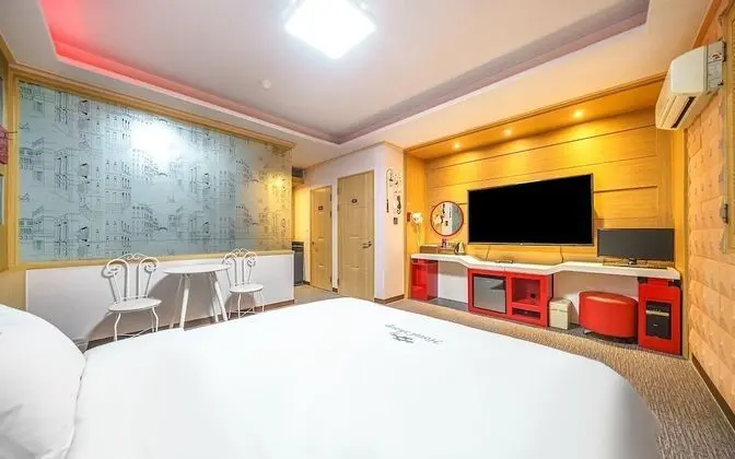 Oda (Standard room (65 inch TV installatio)