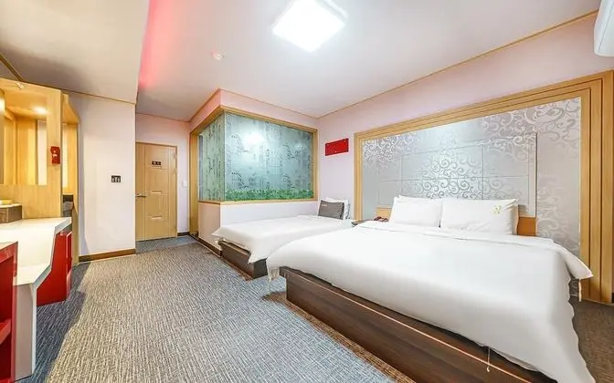 Oda (Twin (65 inch TV installation Netflix)