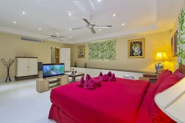 8 Bedrooms Private Pool Villa