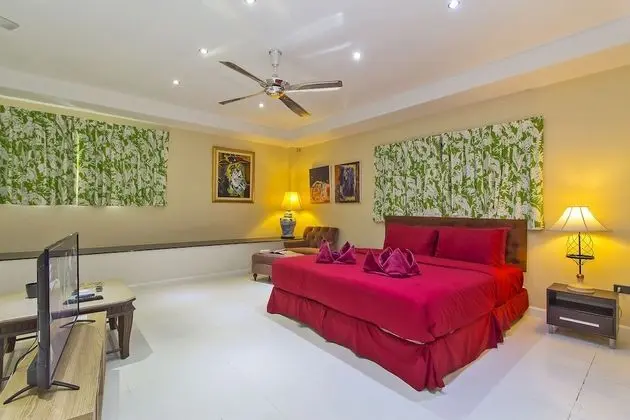 8 Bedrooms Private Pool Villa