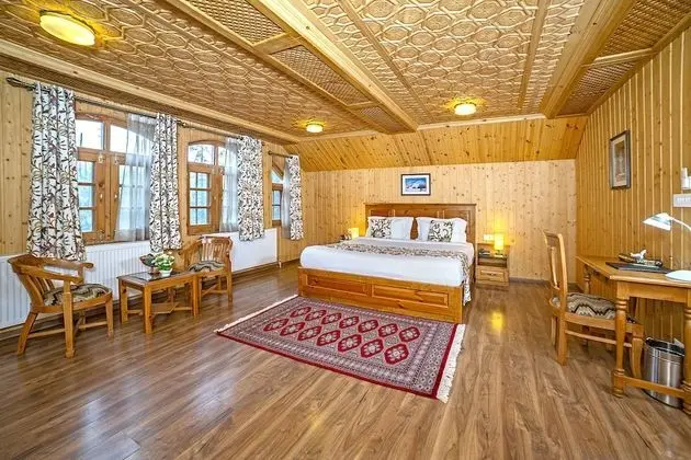 Premium Tek Büyük Yataklı Oda