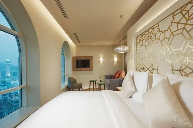 Tiara king suite Panoramic city view