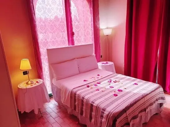 Tek Büyük Yataklı Oda (Girasole)