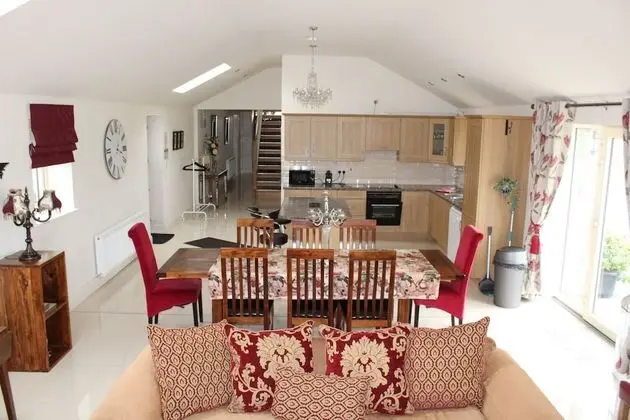 Standard Ev, 4 Yatak Odası, Bahçe Manzaralı, Bahçeli