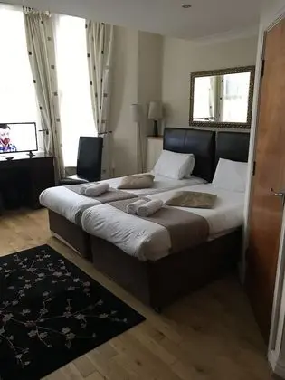 Tek Büyük veya İki Ayrı Yataklı Oda