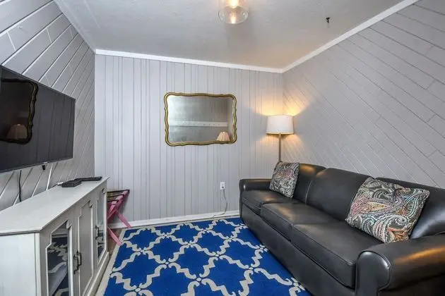 Ev, Birden Çok Yatak, Sıcak Su Havuzu