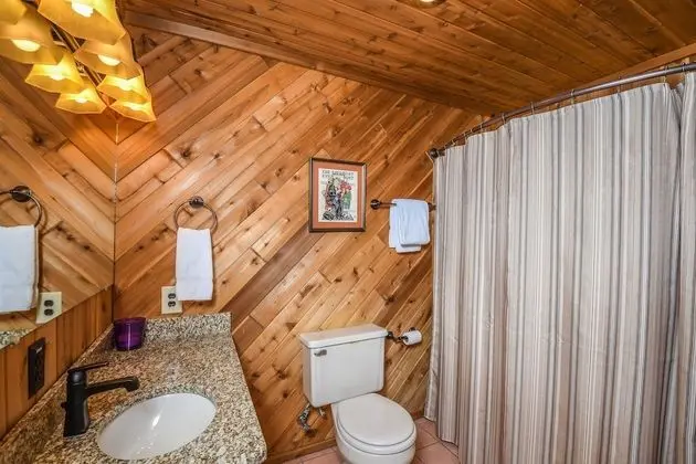 Ev, Birden Çok Yatak, Sıcak Su Havuzu