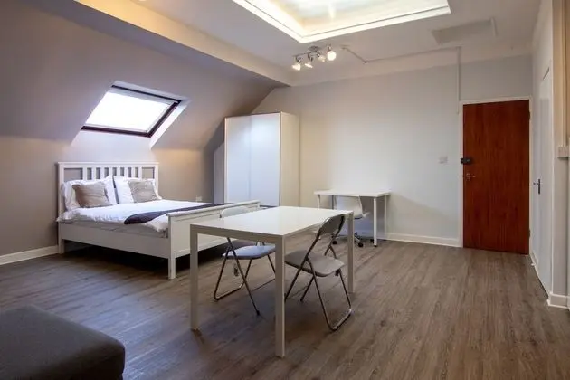 Stüdyo, Banyolu/Duşlu (OL)