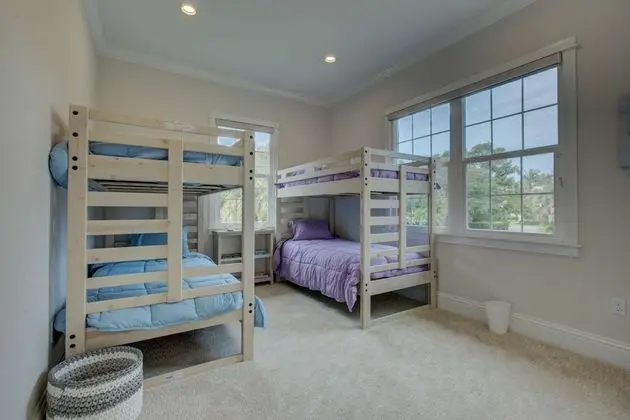 Ev (Shell Beach Hollow)