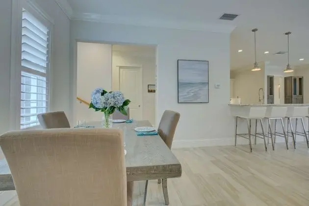 Ev (Shell Beach Hollow)
