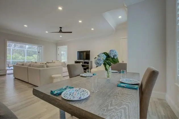 Ev (Shell Beach Hollow)