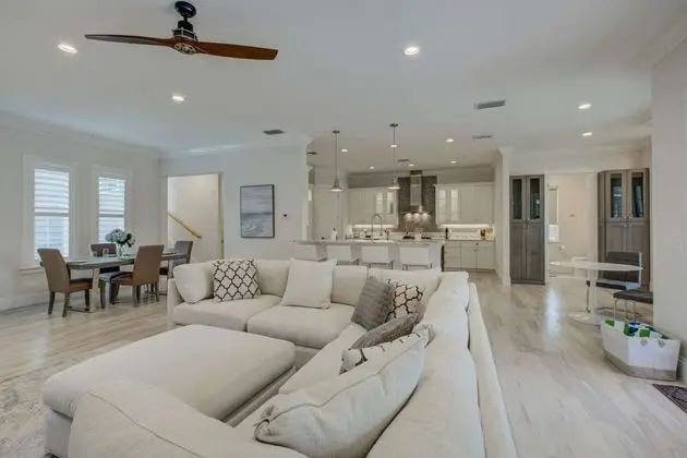 Ev (Shell Beach Hollow)