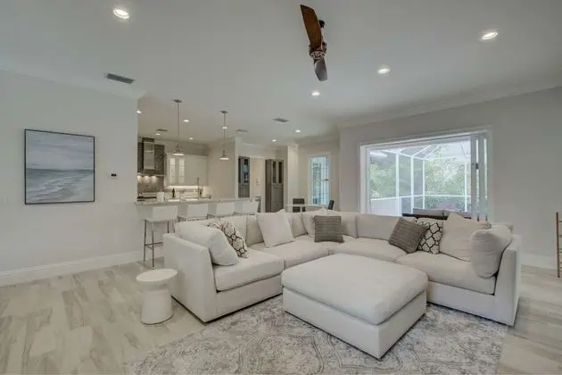 Ev (Shell Beach Hollow)
