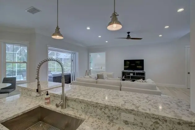 Ev (Shell Beach Hollow)