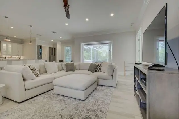 Ev (Shell Beach Hollow)